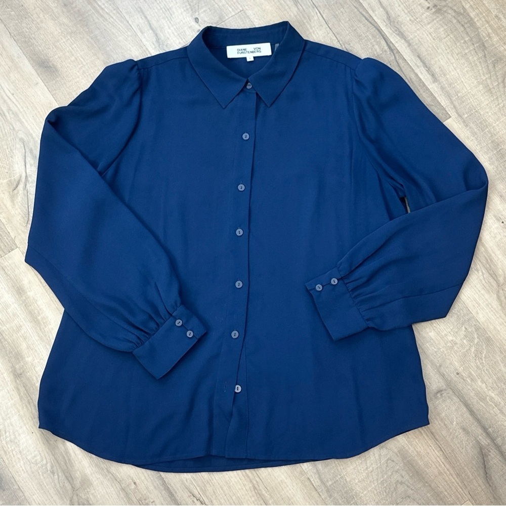 Sheer Light Weight Navy blue Diane von Furstenberg size large blouse